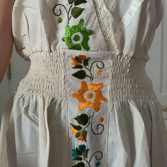Vintage Mexican embroidered dress, - Picture 8 of 9